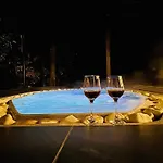 Vadgalamb & Jacuzzi Apartament *