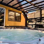 Vadgalamb & Jacuzzi Apartament *