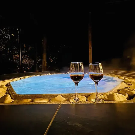 Vadgalamb & Jacuzzi דירה *