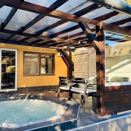 Vadgalamb & Jacuzzi * מישקולץ